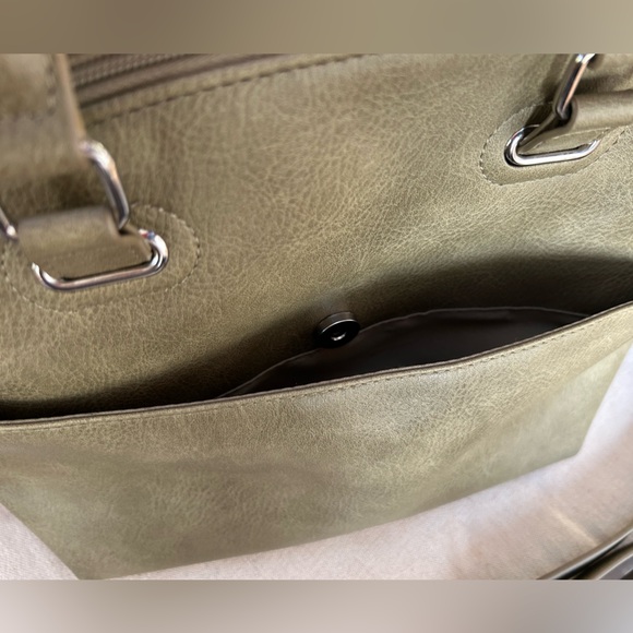 Bueno Brahmin-Style chevron designed front bag. Doublehandle & crossbody strap. - Picture 5 of 11